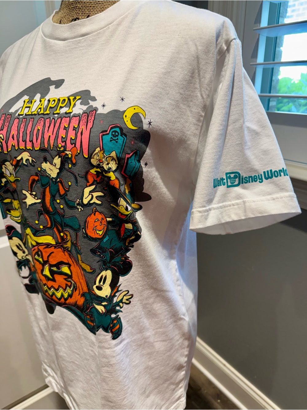 Disney Parks 2023 "Happy Halloween" Graphic Tee - NWOT - Picture 3 of 4